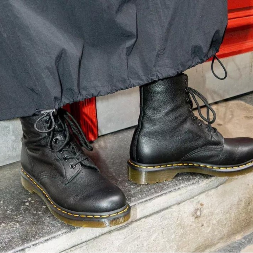 Dr. Martens 1460 - slightly distressed